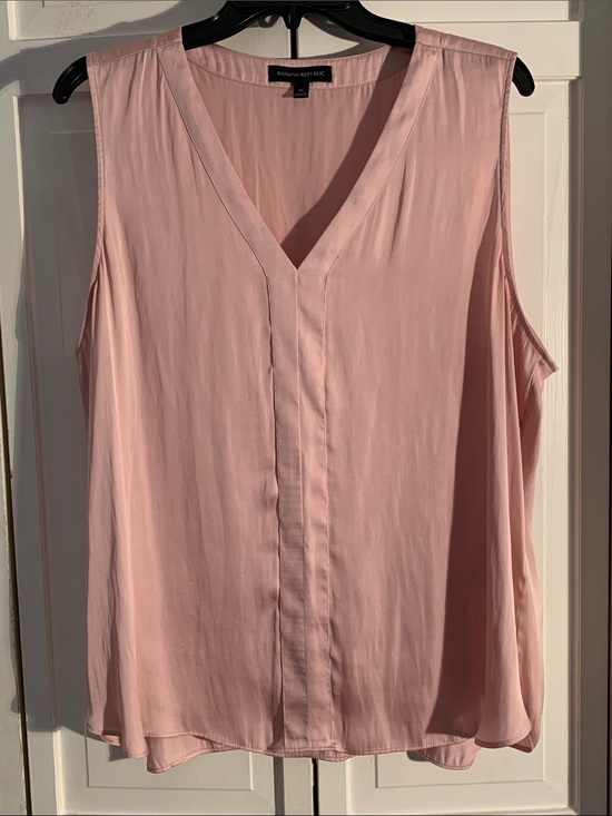Banana Republic Tops - Banana Republic Dusty Pink V-Neck Sleeveless Blouse